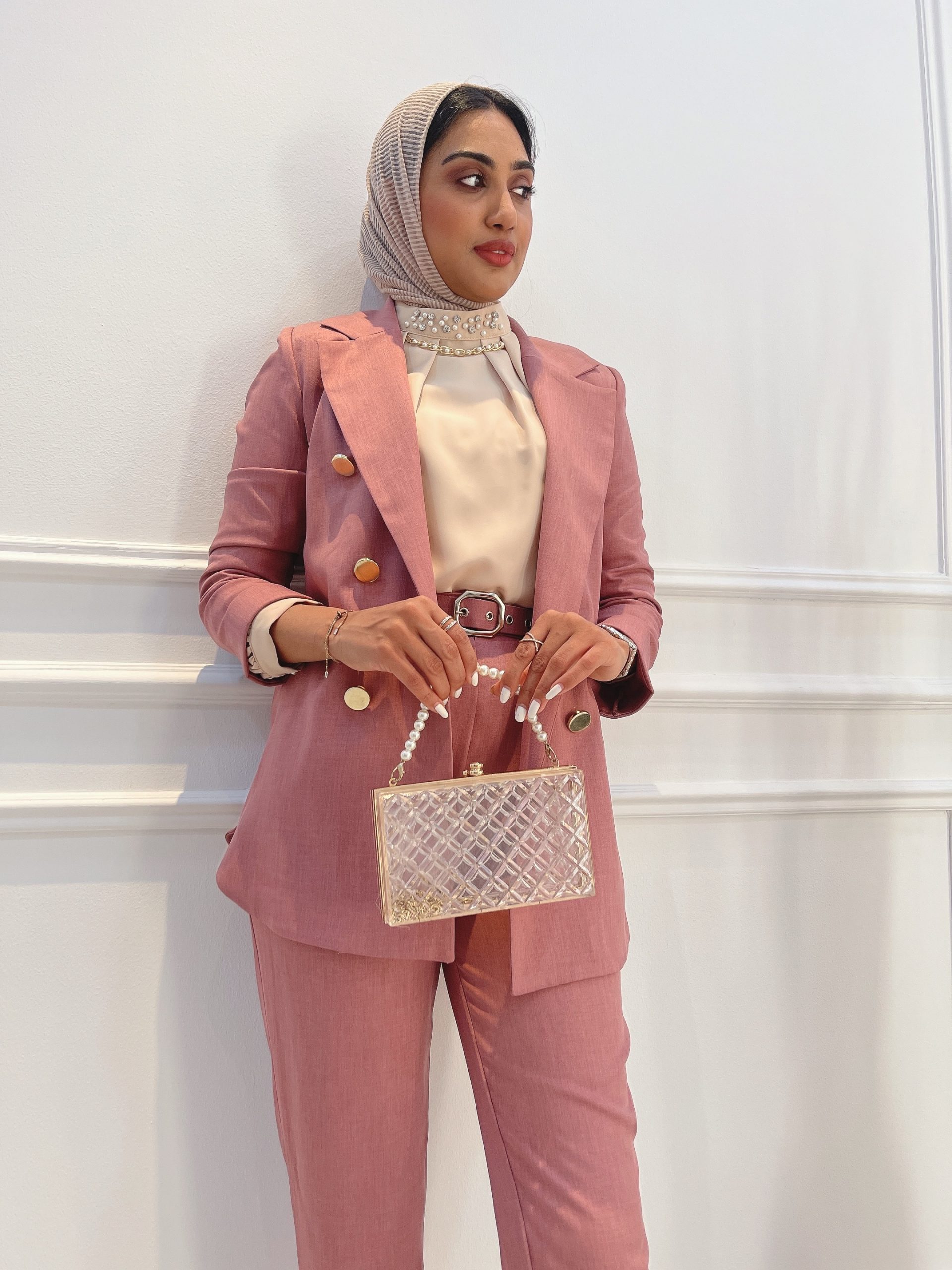 ABB71DF6-0995-4CC3-8509-CA7CDC8CD11E